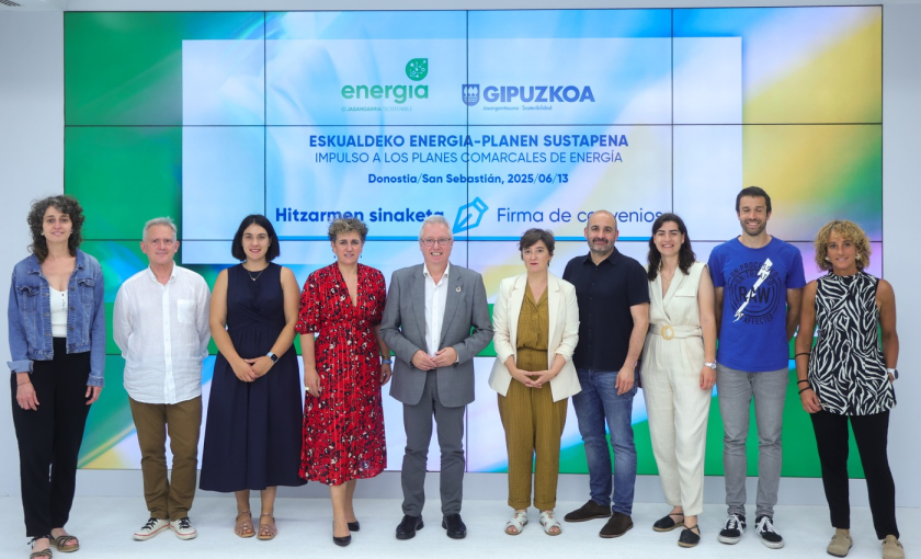 Acto de firma entre la Diputación y las agencias de desarrollo para impulsar planes energéticos
