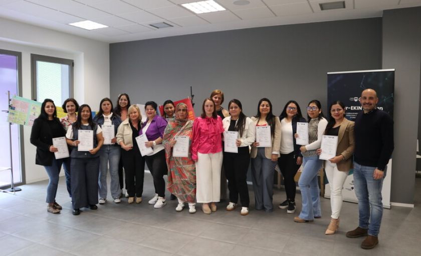 ZAINDU Goierri ibilbidean parte hartu duen taldeari Elkar-Ekin Lanean programako diplomak banatu zaizkie